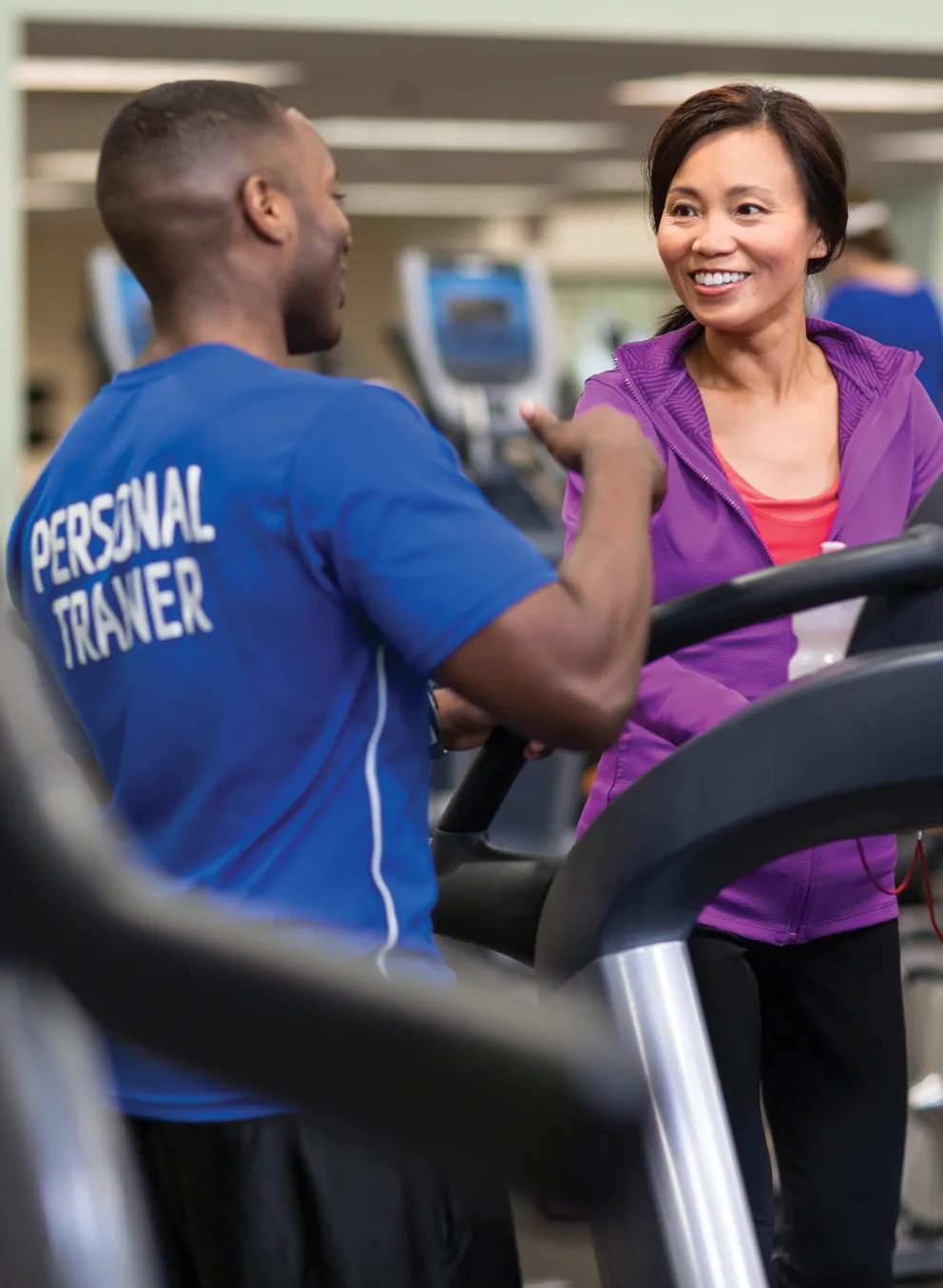 personal trainer helping female client